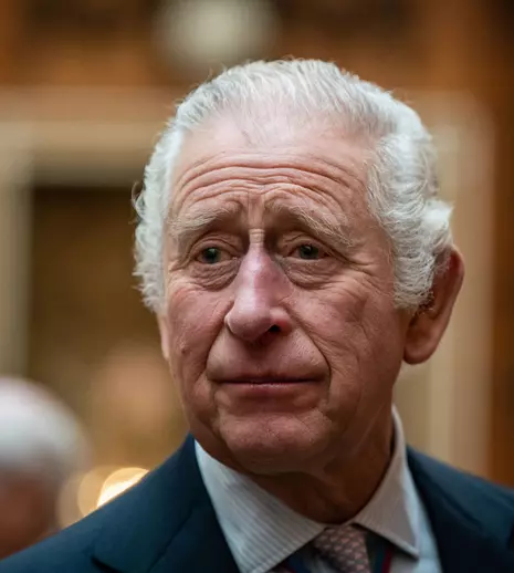 Banca Angliei a dezvăluit primele bancnote cu chipul Regelui Charles. Ce se întâmplă cu banii cu imaginea Reginei Elisabeta