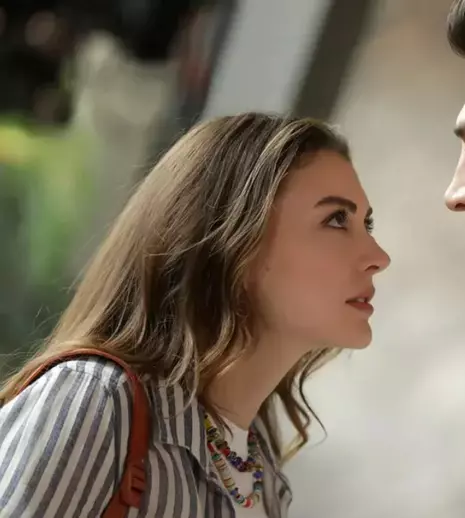 „Îndrăgostiți din interes”, un nou serial turcesc de succes la Acasă TV. Cine sunt actorii principali