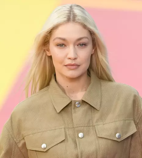 Gigi Hadid, în lacrimi după ce a fost întrebată ce nu știe încă lumea despre ea. Cum reacționează când e surprinsă de paparazzi cu fiica ei