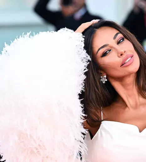 Mădălina Ghenea, spectaculoasă pe covorul roșu de la Festivalul de Film de la Veneția 2023. A fost însoțită de iubitul ei, Grigor Dimitrov