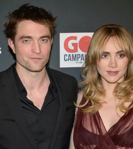 Suki Waterhouse, cu burtica de gravidă la vedere, la premiile Emmy 2024. Iubita lui Robert Pattinson a spus de ce a fost dificil să-și îmbrace rochia