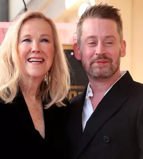 Macaulay Culkin s-a reîntâlnit cu mama lui din „Singur acasă”, Catherine O'Hara. Momentul emoționant de la ceremonia de pe Walk of Fame