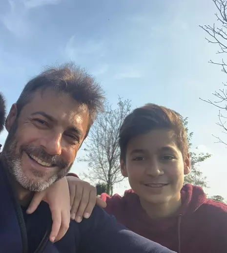 Cine este Barış Kılıç, interpretul lui Ömer din serialul „O dragoste” de la Kanal D. Actorul a avut o copilărie dificilă