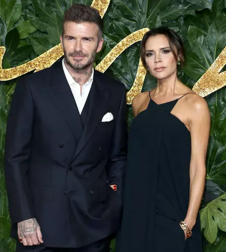 Victoria Beckham, cărată în spate de soțul ei după ce și-a serbat ziua de naștere. Cum a fost surprins David Beckham