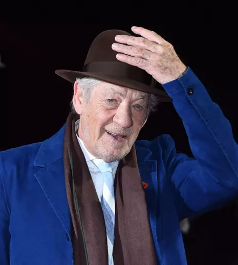 Ce se întâmplă cu Ian McKellen. „Gandalf” a căzut de pe scenă, la Londra, și a fost internat în spital
