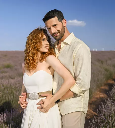 Michaela Prosan şi Adi Nartea sunt protagoniștii din „Iubire cu parfum de lavandă”. Antena 1 a anunțat distribuția noului serial românesc