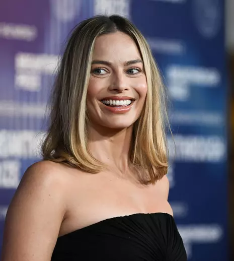 Cum arată Margot Robbie la opt luni de când a devenit mamă. A revenit la rochiile mini și ținutele provocatoare