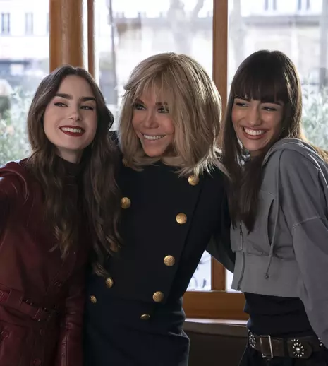 Emmanuel Macron vrea ca „Emily in Paris” să continue în Franța. Reacția președintelui, după ce Netflix a sugerat că serialul cu Lily Collins s-ar muta la Roma în noul sezon