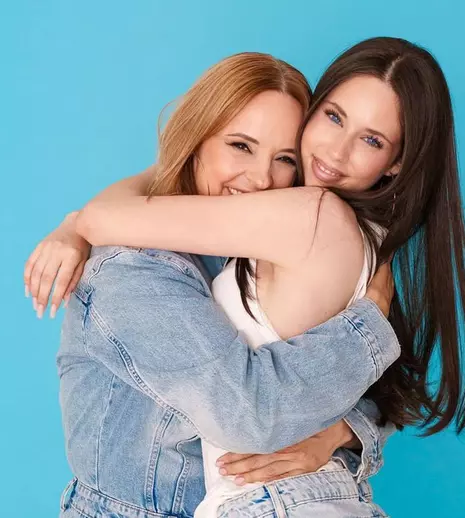 Cum arăta Violeta, fiica Andreei Marin, când era mică. Ședință foto în rochii de prințesă la Palatul Mogoșoaia