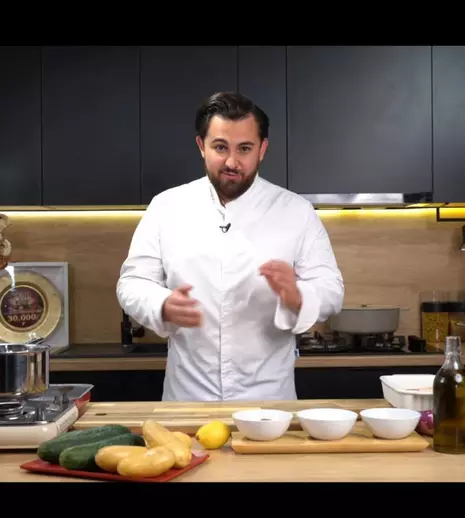 Chef Janni Alexandridis, câștigătorul sezonului 12 de la „Chefi la cuțite”, prezintă o emisiune nouă. Unde și când vedem „Meniu de vedetă”