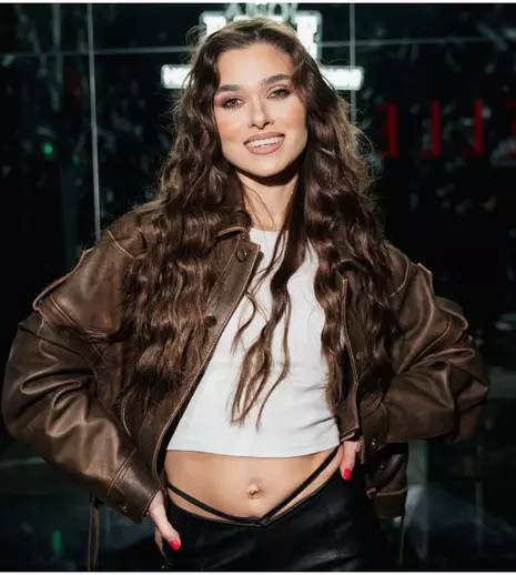 Theo Rose, despre motivul pentru care nu arată chipul fiului ei. „Mie mi-e drag să-l vadă lumea”