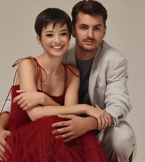 EXCLUSIV. În culisele serialului Ana, mi-ai fost scrisă în ADN. Ruxandra Ion a înlocuit actorul principal. „Protagonistul a venit beat la filmare”