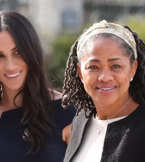 Doria Ragland, apariție surpriză în serialul Netflix al fiicei sale, Meghan Markle. Cum arată astăzi mama ducesei de Sussex