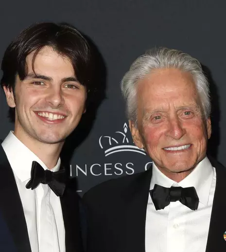 Fiul actorilor Catherine Zeta-Jones și Michael Douglas debutează în cinematografie. Ce rol va juca Dylan Douglas