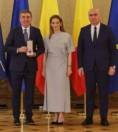 Gheorghe Hagi, decorat de președintele interimar Ilie Bolojan cu cea mai înaltă distincție a țării. De ce a lipsit Ianis Hagi de la eveniment