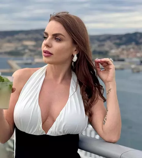 Cătălina Grama (Jojo), apariție spectaculoasă pe un vas de croazieră. Vedeta din „Tătuțu`”, în vacanță fără Paul Ipate