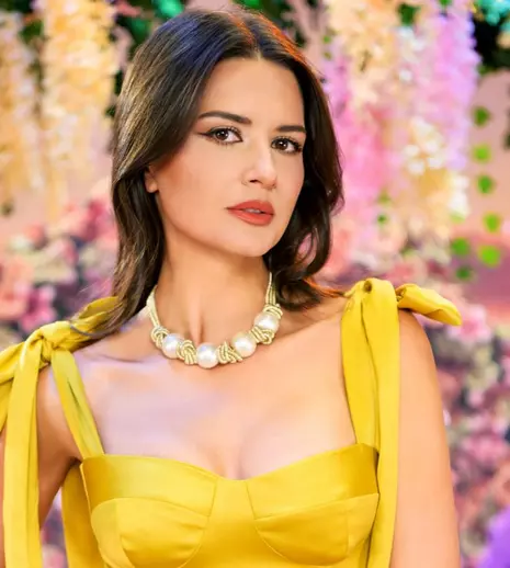 Iulia Pârlea, gata de vară! Cum arată agenda vedetei Pro TV între filmări, vacanțe și facultate. „Am de dat licența la Jurnalism”. EXCLUSIV