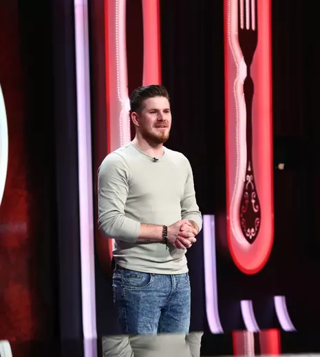 Iulian Stere vine la Chefi la cuțite, 1 aprilie 2025. A lucrat sub coordonarea lui Gordon Ramsay. „Pot fi recalcitrant în bucătărie”