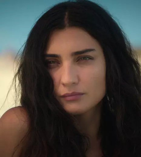 „Un alt sine”, sezonul 3: când încep filmările și ce actor i se alătură Tubei Büyüküstün în serialul de pe Netflix