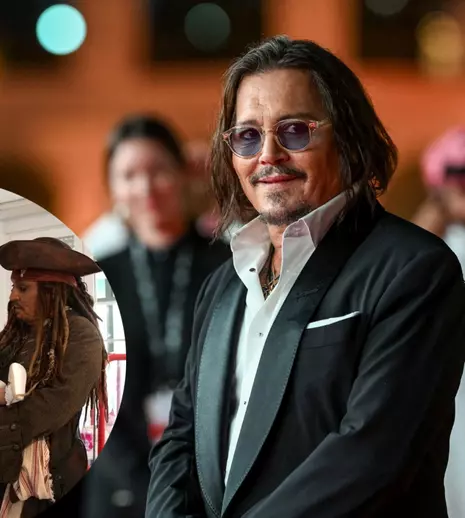 Johnny Depp, în pielea lui Jack Sparrow, aduce zâmbete copiilor de la un spital de pediatrie. Imagini emoționante