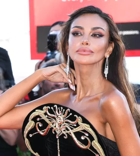 GALERIE FOTO. Mădălina Ghenea strălucește la Festivalul de Film de la Veneția. Actrița, lăudată pentru ținuta aleasă