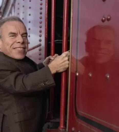 Warwick Davis se întoarce la Hogwarts în noul „Harry Potter”. Ce știm despre serialul HBO