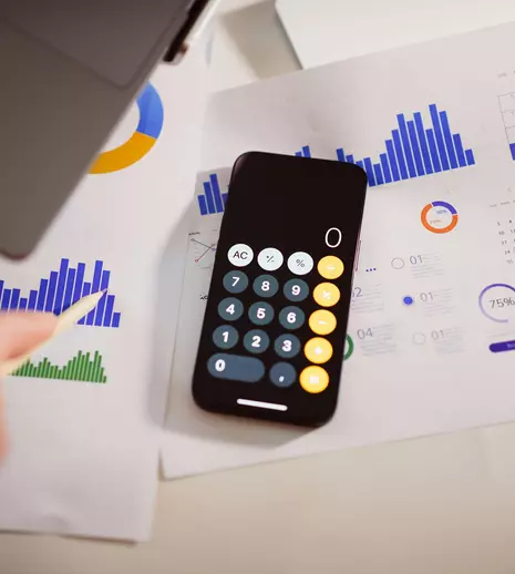 IT, energie, construcții, farma, telecomunicații, imobiliare și consultanță sunt domeniile cu cele mai mari creșteri salariale în 2025