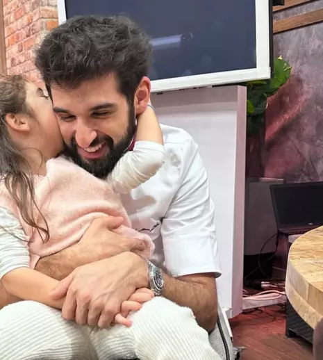 Richard Abou Zaki, emoționat după o lună și jumătate departe de fiica sa: „Carlotta, te iubesc și îmi cer scuze pentru absența mea”