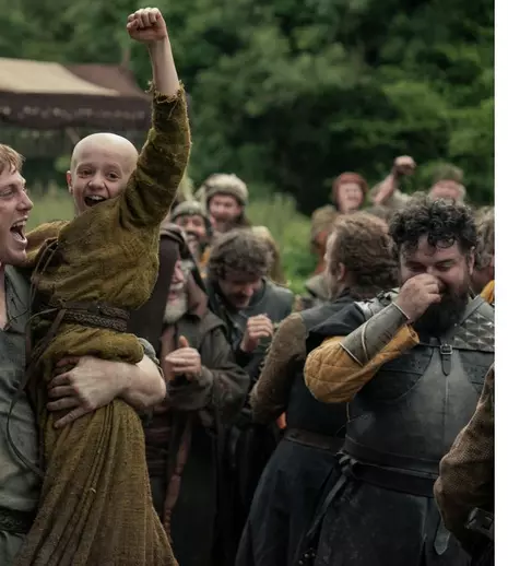 Două seriale din universul „Game of Thrones” vor avea sezoane noi. Când sunt programate noile episoade din „Cavalerul celor Șapte Regate” și „Casa dragonului”