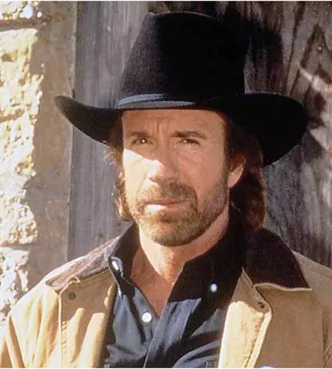 Chuck Norris, viață secretă în Texas. Cum arată ranch-ul său cât 567 de terenuri de fotbal, cu muzeu și fabrică de apă vulcanică