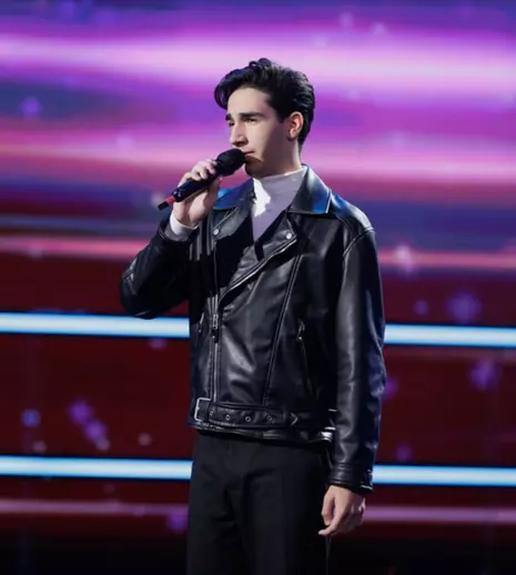 Cine este Cristian Lohănel, elevul de 15 ani care a ridicat publicul în picioare cu vocea sa. Povestea cutremurătoare a puștiului care a primit 4 de DA la Românii au talent
