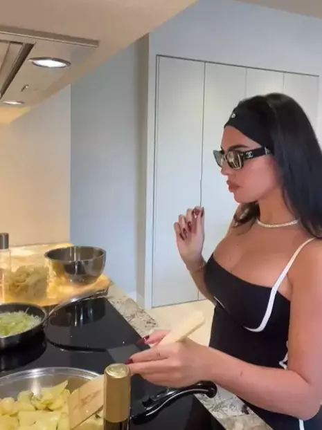 Georgina Rodriguez face furori pe Instagram cu rețeta ei de omletă spaniolă (7)