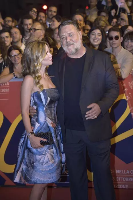 Britney Theriot and Russell Crowe