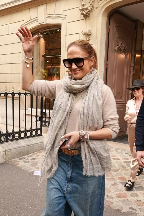 Exclusif - No Web - Jennifer Lopez Affleck à la sortie de la boutique Gucci à Paris
