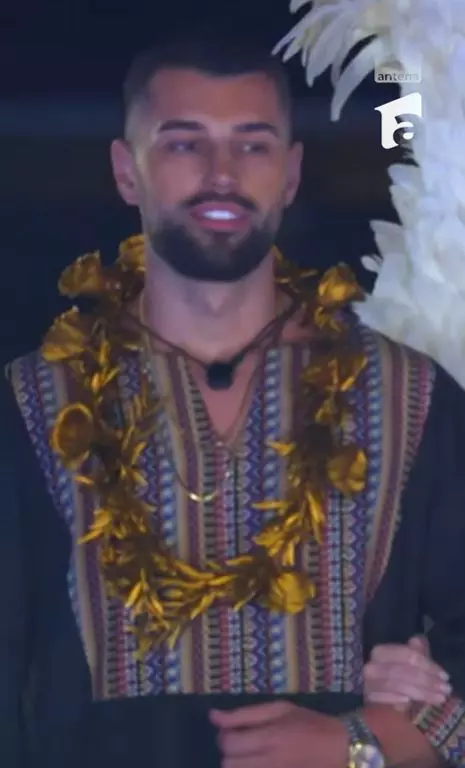 teo cu ghirlanda