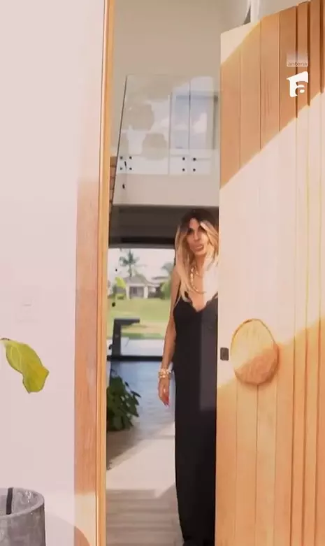 vila-anamaria-prodan-raluca-badulescu-survivor (1)