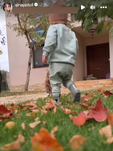 cit-de-mult-a-crescut-josephine-gina-pistol-noi-imagini-adorabile-cu-fiica-ei-si-a-lui-smiley-7