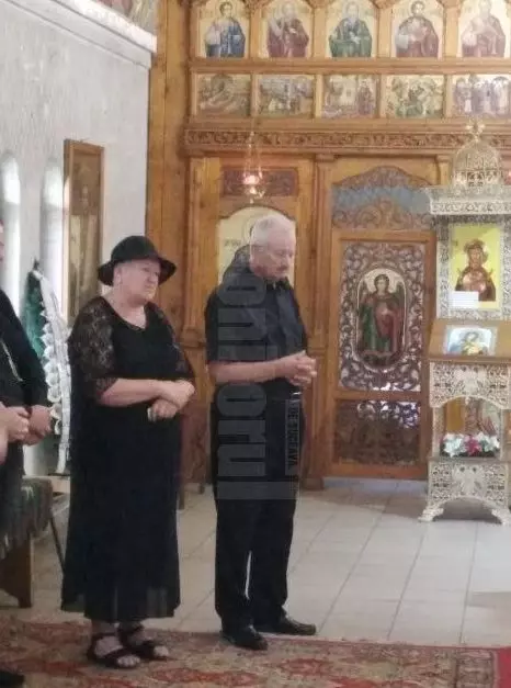 femeie-rechin-inmormantare-13