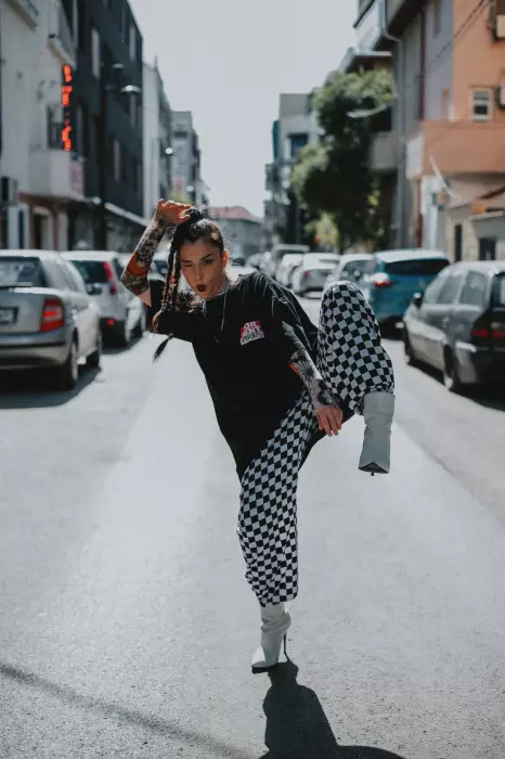 Cine este artista EMAA (7)