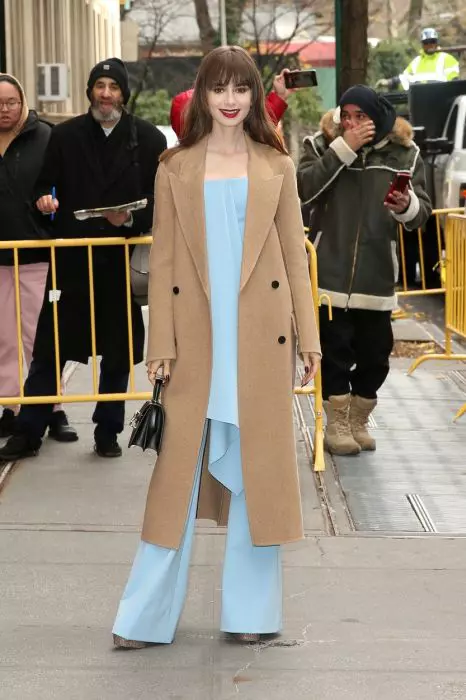 Lily Collins a dezvăluit că a fost abuzată emoțional 4