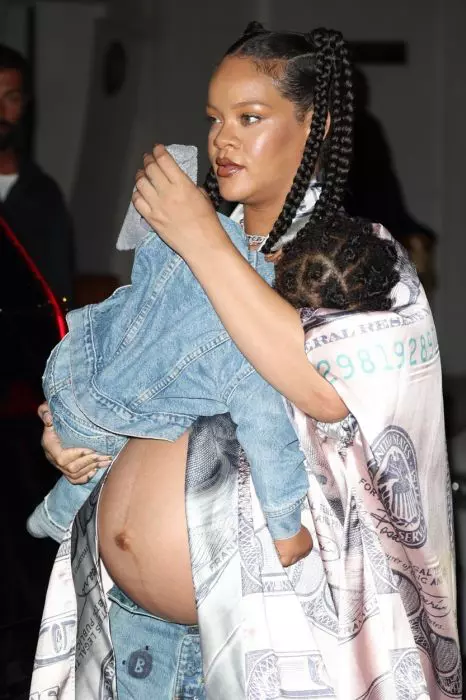 Rihanna a devenit mamă pentru a doua oară
