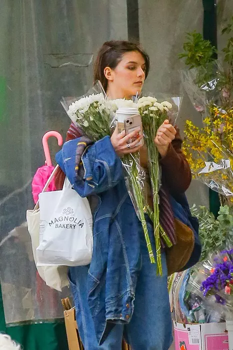*EXCLUSIVE* Suri Cruise buys a bunch of pretty flowers and some goodies on her 18th birthday!