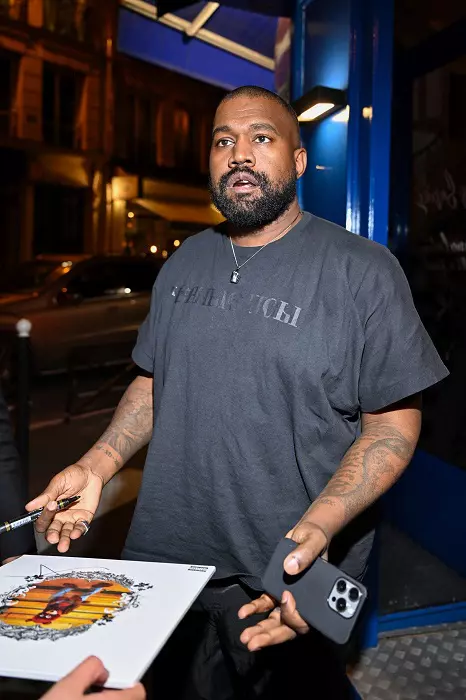 Exclusif - Kanye West et sa femme Bianca Censori à la sortie du restaurant Ferdi à Paris