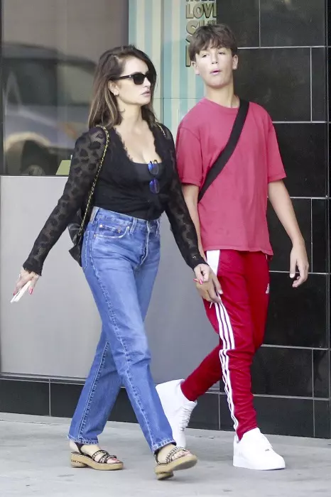 *EXCLUSIVE* Penelope Cruz and Javier Bardem take their two children Leo and Luna to Shake Shack in Beverly Hills