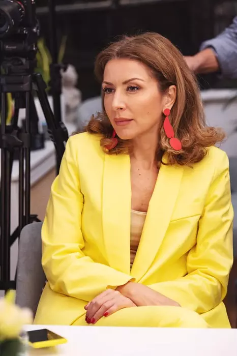 Carmen Bruma 8