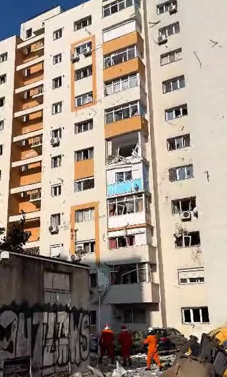 explozie-la-un-bloc-de-pe-calea-rahovei-in-bucuresti-langa-liceul-dimitrie-bolintineanu-s-a-activat-planul-rosu-1015889