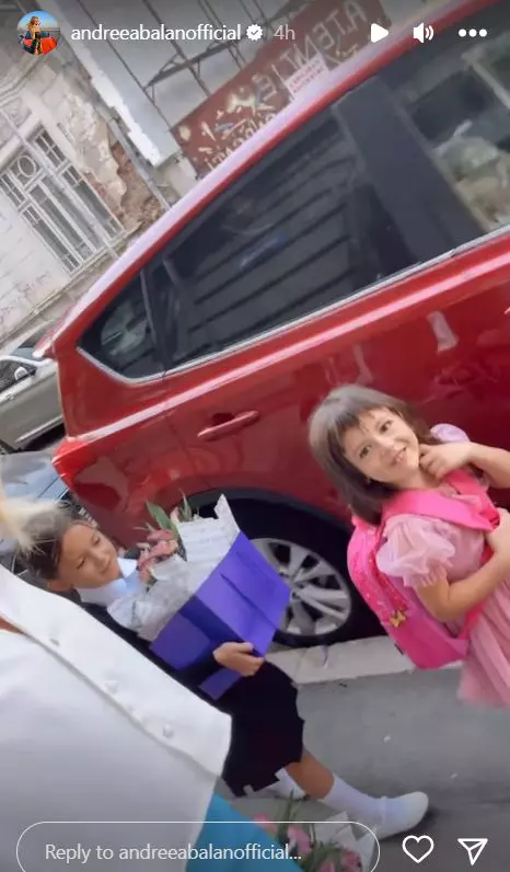 andreea-balan-si-george-burcea-cu-fetele-in-prima-zi-Andreea Bălan și George Burcea, alături de fiica lor cea mare în prima ei zi de școală. Cum s-au pozat alături de Ella și Clarade-scoala-4