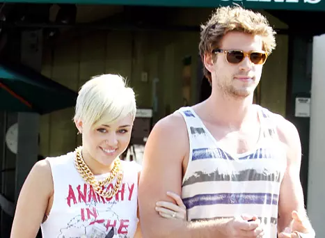 Miley Cyrus şi Liam Hemsworth