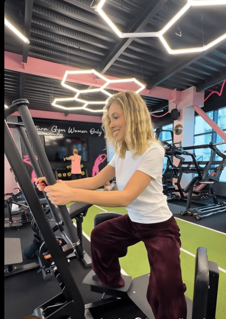 Andreea Ibacka exercitii sala