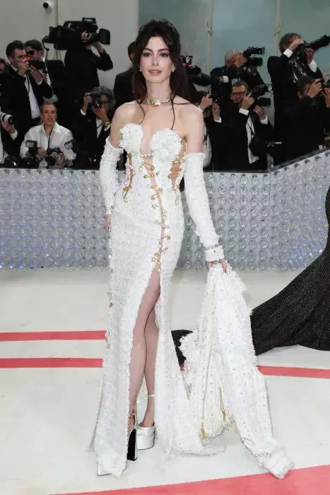 anne-hathaway-copy-copy-copy-copy
